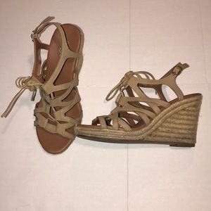 👠 Lace Up Tan Wedge 👠